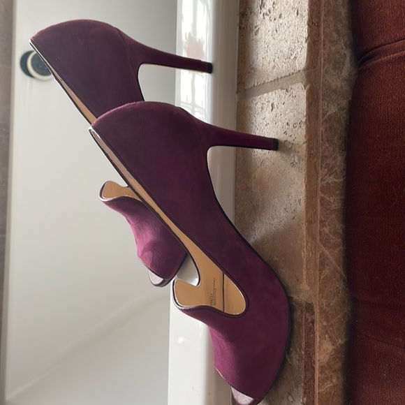 Vince Camuto Signature Suede Open toe Shoes/ heels - 7 - Picture 3 of 7